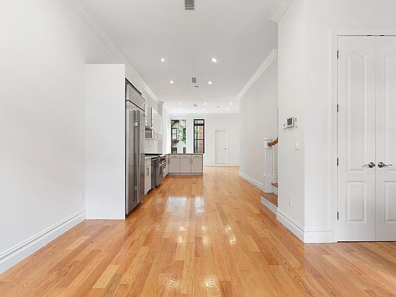 3rd image of 210 W 136th St