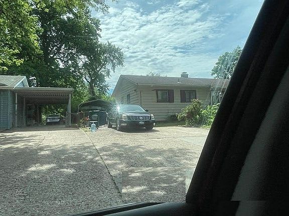 2nd image of 743 Saint Nicholas Dr