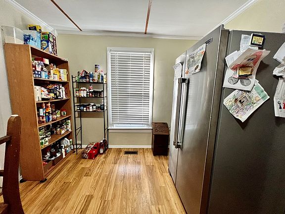 5th image of 318 Race St