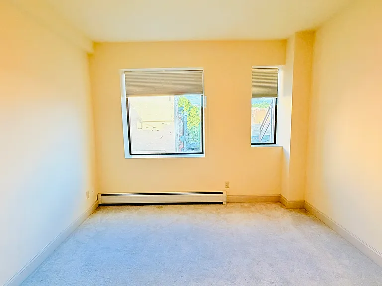 191 College St #307 — Photo 10