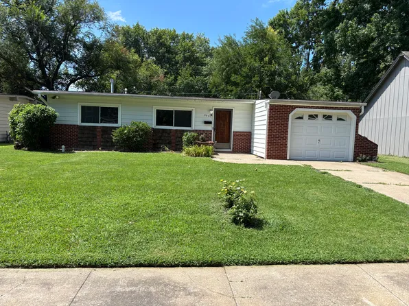 2921 SW 36th St, Topeka, KS 66614