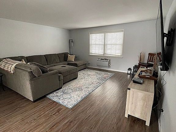 4th image of 6511 N Northwest Hwy APT 2D