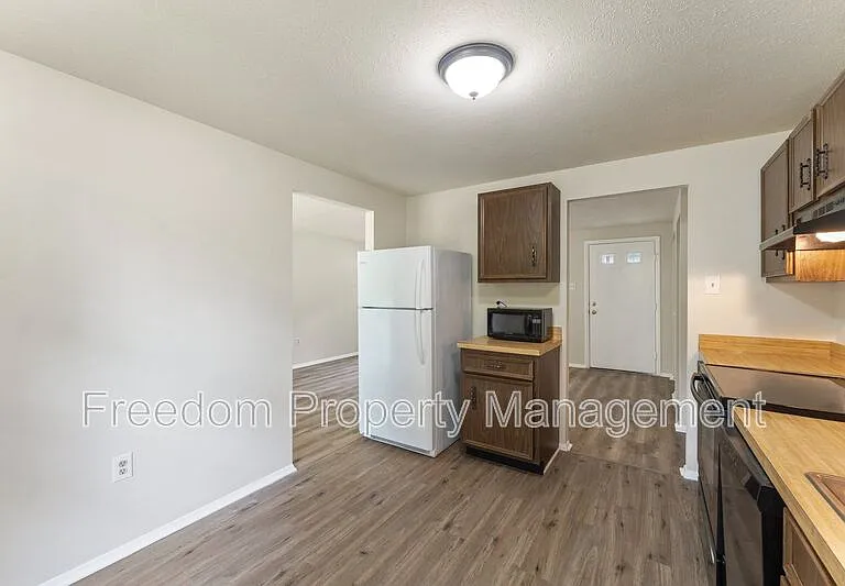 2516 Tabor Ct — Photo 12