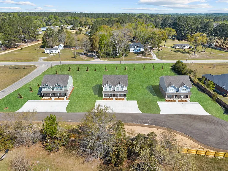 102 Skye Dr — Photo 3