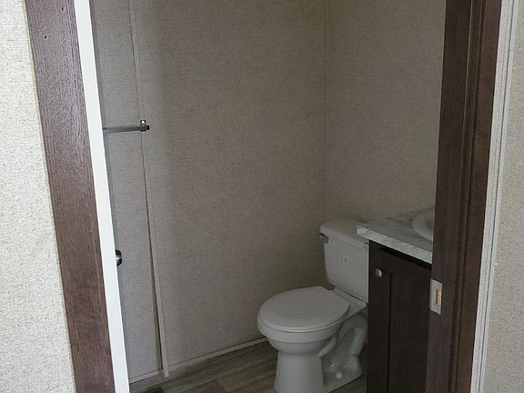 4th image of 10 Ontario Ln