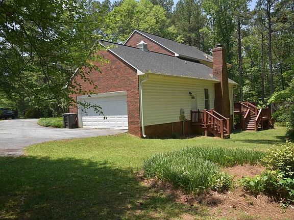 3rd image of 122 Glenridge Cir