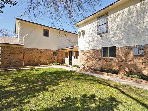 PRIVATE ENTRANCE THROUGH YOUR COURTYARD