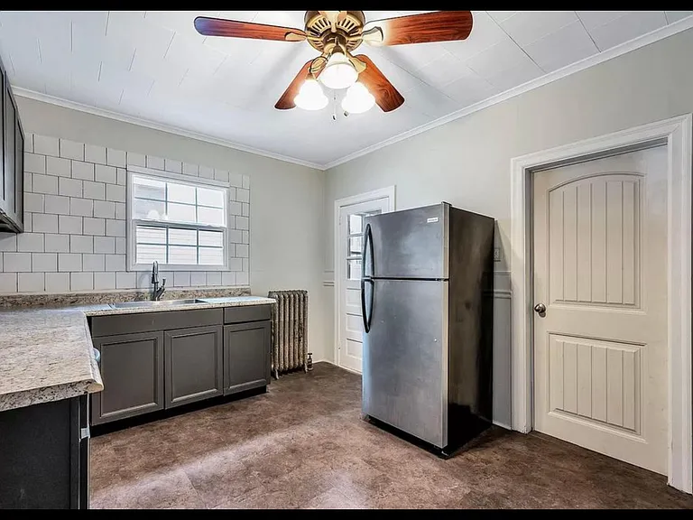 311 Chester St — Photo 22