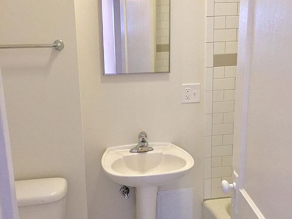 5th image of 4055 N Sacramento Ave #2