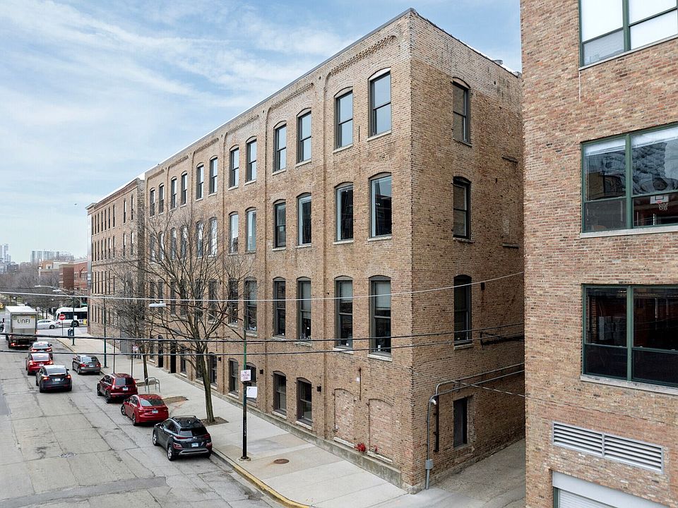 1st image of 813 W Evergreen Ave #302