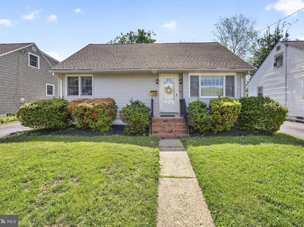 4 Gregory Dr, Hamilton, NJ 08690
