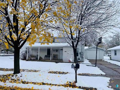 204 E 4th Ave, Lennox, SD, 57039