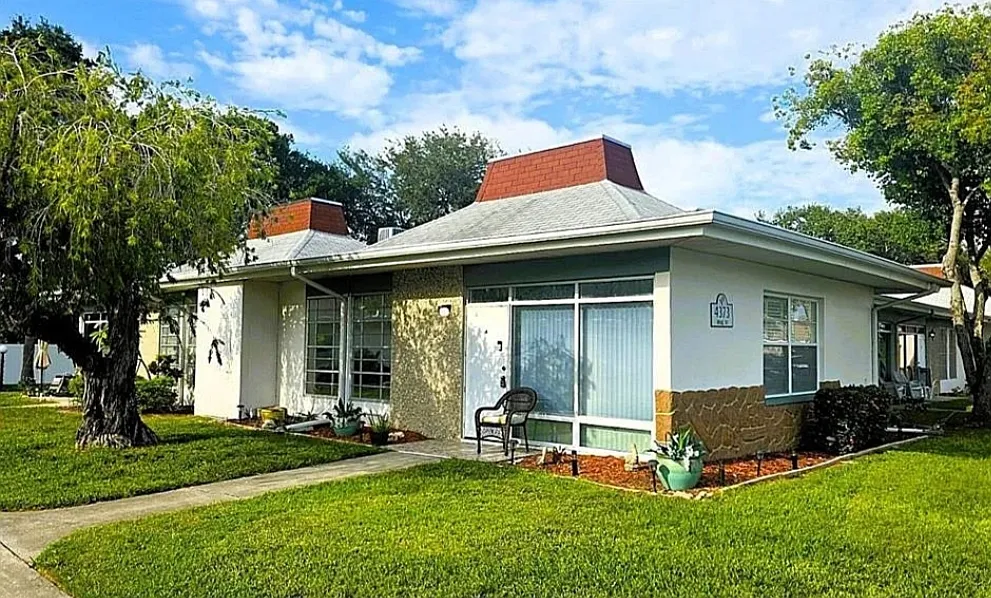 4373 Tahitian Gardens Cir — Photo 2