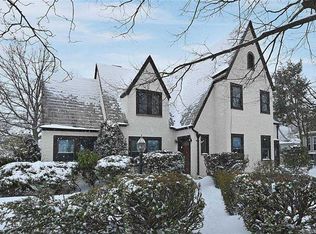 11 Massachusetts Blvd, Floral Park, NY 11001