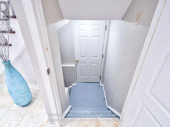 10 Olivewood Dr E #Basement, Markham, ON L3S 3E3