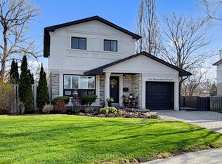 132 Beaverbrook Ct, Toronto, ON M1C 3A9