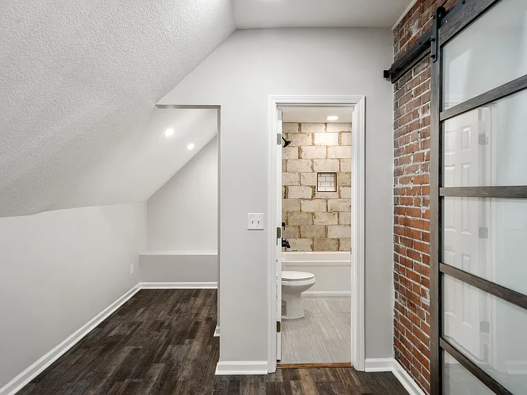 2754 Holmes St — Photo 28