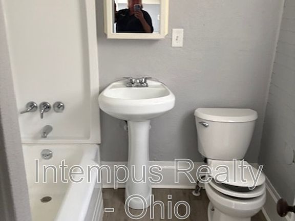 4th image of 112 E 2nd St