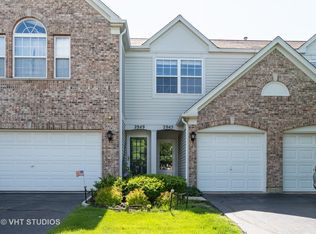 2945 Stonewater Dr, Naperville, IL 60564