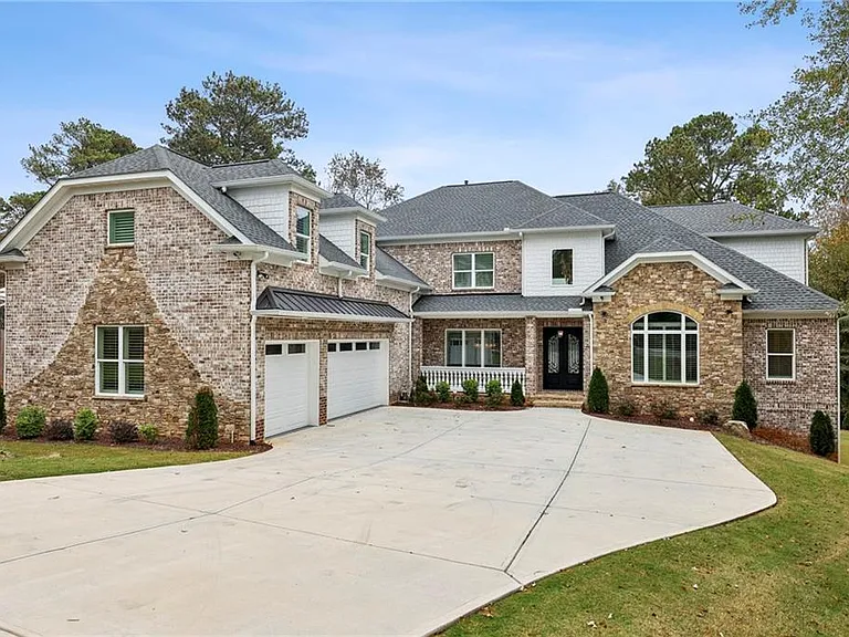 3750 Robinson Rd NE — Photo 1