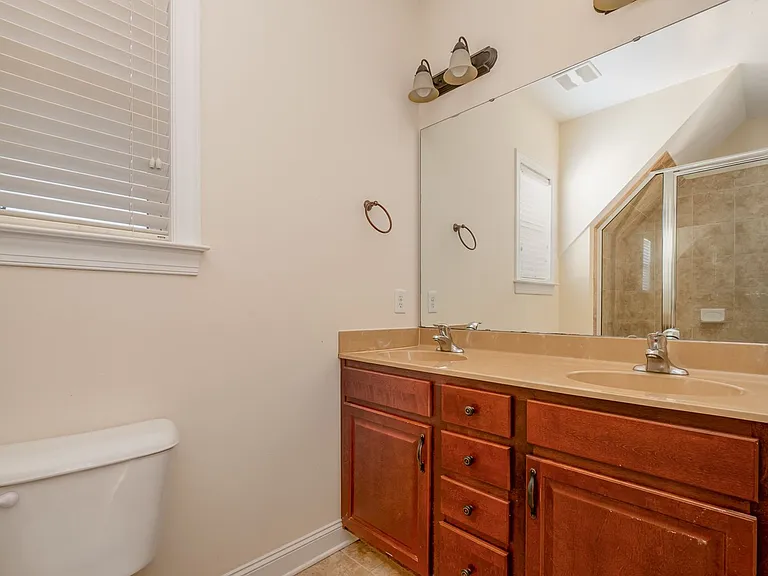 319 Woodvale Pl — Photo 11