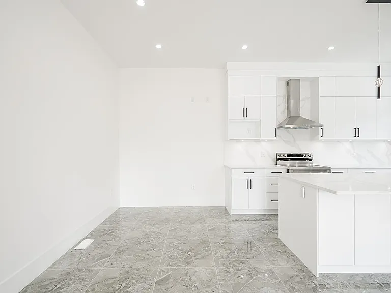 45945 Lewis Ave #UPPER B — Photo 8