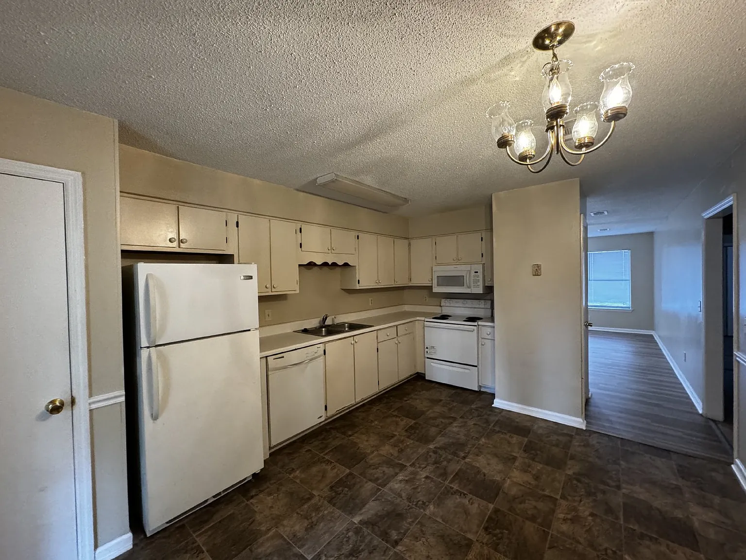 2 bed, 2.0 bath, 900 sqft, $1,225 — Photo 3