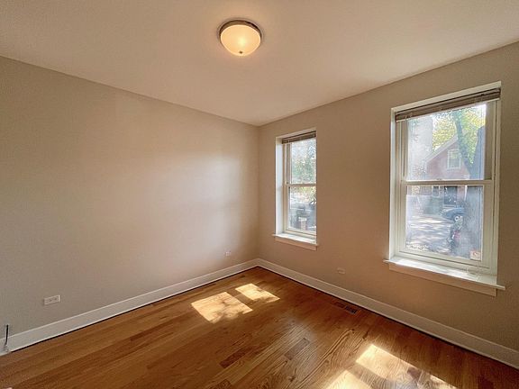 5th image of 2322 W Lyndale St #1