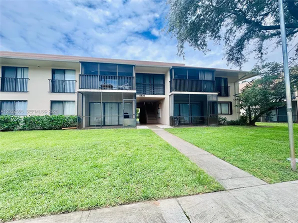 5835 Washington St APT 52, Hollywood, FL 33023