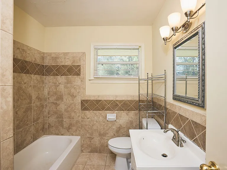 1950 Farris Dr — Photo 5