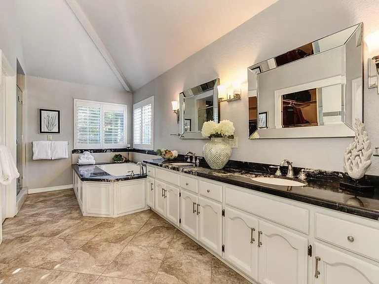 4650 Dorchester Ln — Photo 27