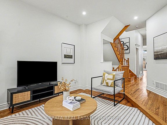 4th image of 423 Manor Rd E