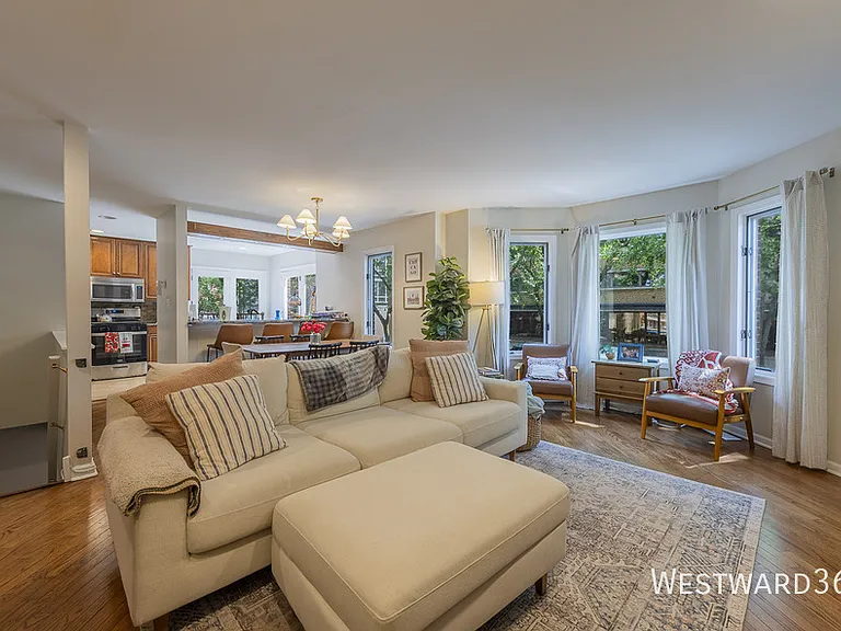 2336 N Lakewood Ave — Photo 4