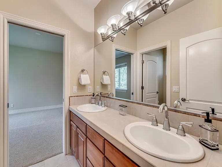 1039 Mountain Air Ct — Photo 38