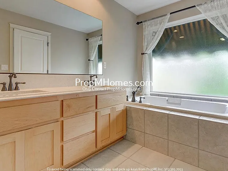 16711 SW 134th Ter — Photo 12