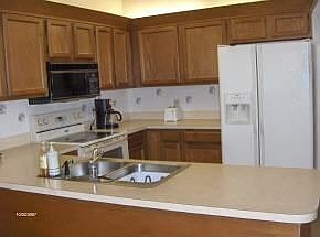 4th image of 3820 Cottonwood Dr