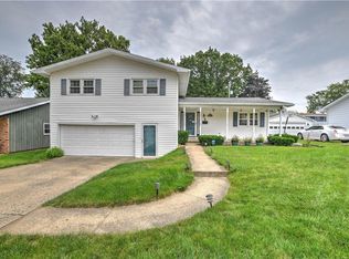 4150 N Sunderland Dr, Decatur, IL 62526