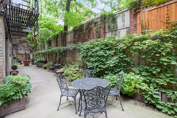 Rented by Anchor Associates | media 22