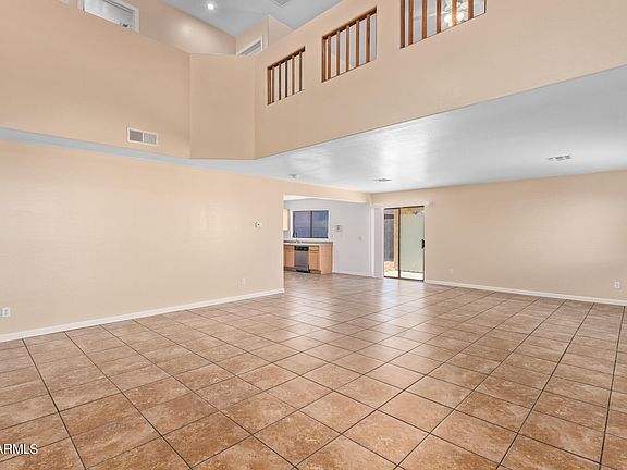 5th image of 1117 W HUNTINGTON Drive