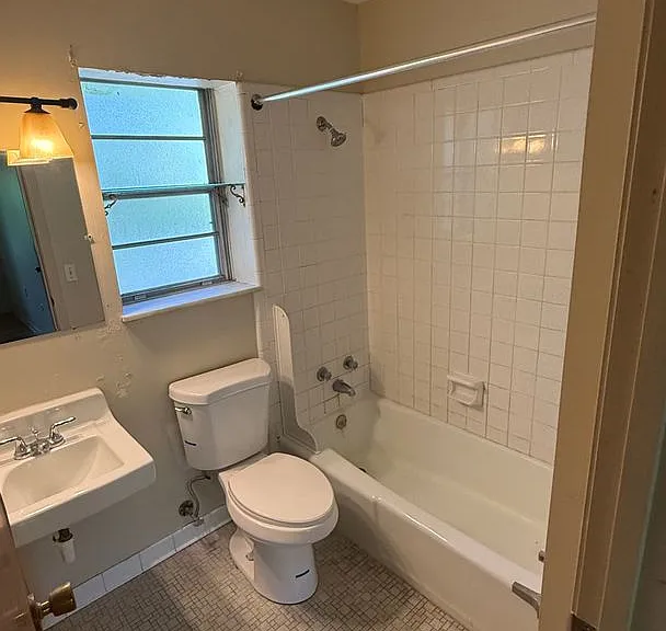 1107 Silverton Ct — Photo 3