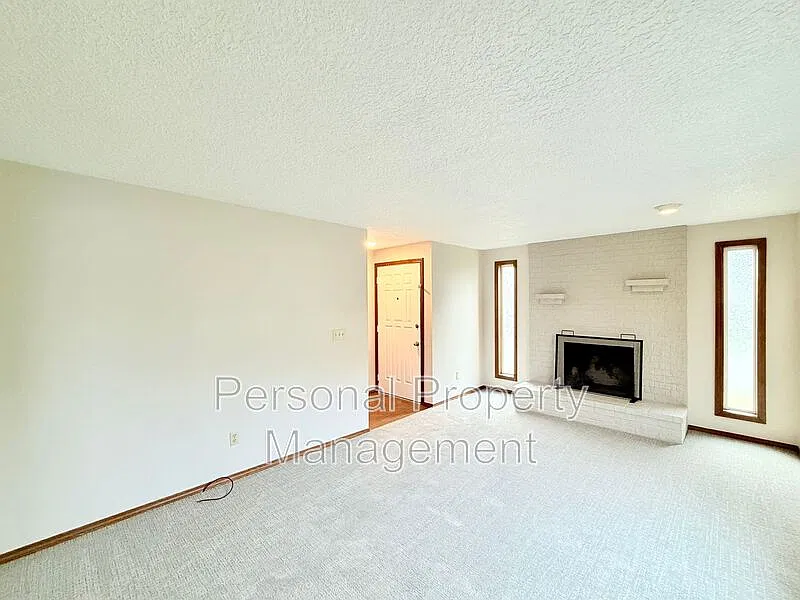 3 bed, 1.5 bath, 1115 sqft, $2,195 — Photo 3