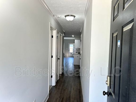 3rd image of 630 Vista Dr