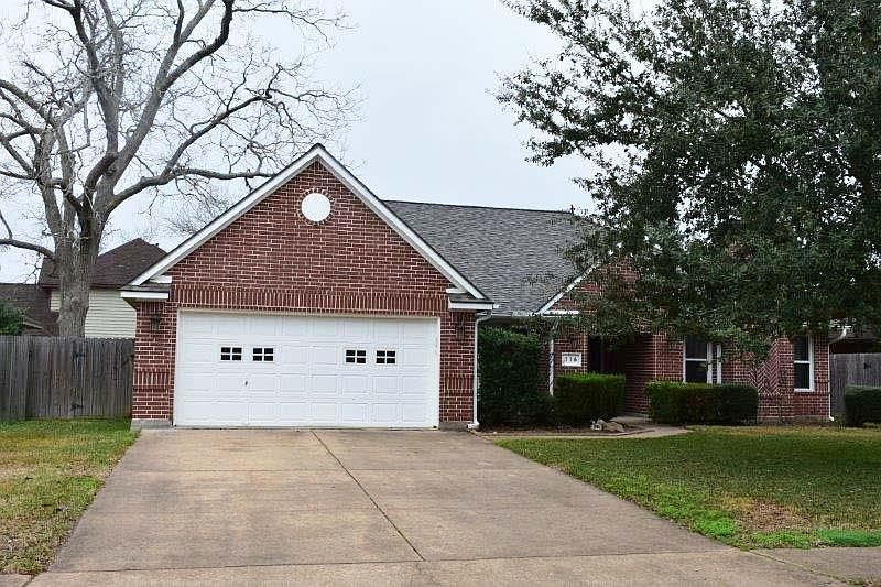 1st image of 116 Zinnia St