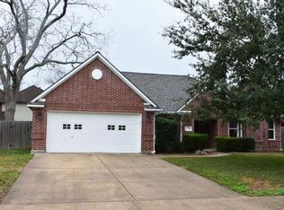 116 Zinnia St, Lake Jackson, TX 77566