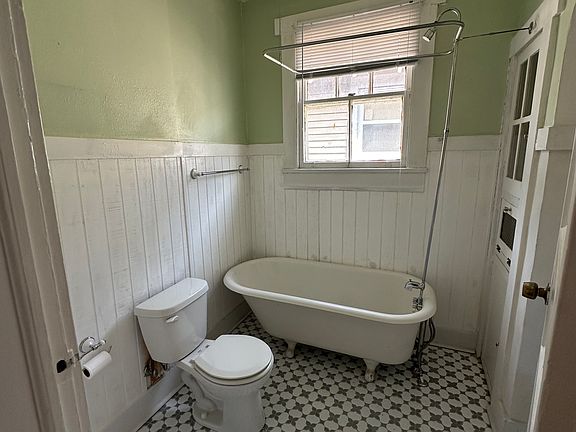 5th image of 3247-49 Belfort Ave #3247
