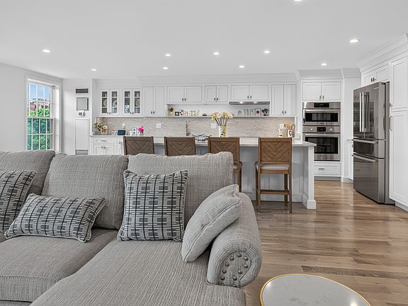 4th image of 54 Commonwealth Ave APT 5