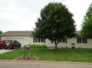 506 Bowlavard Ave, Belleville, WI 53508