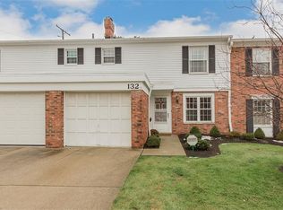 132 Drury Ln #132O, Mayfield Heights, OH 44124