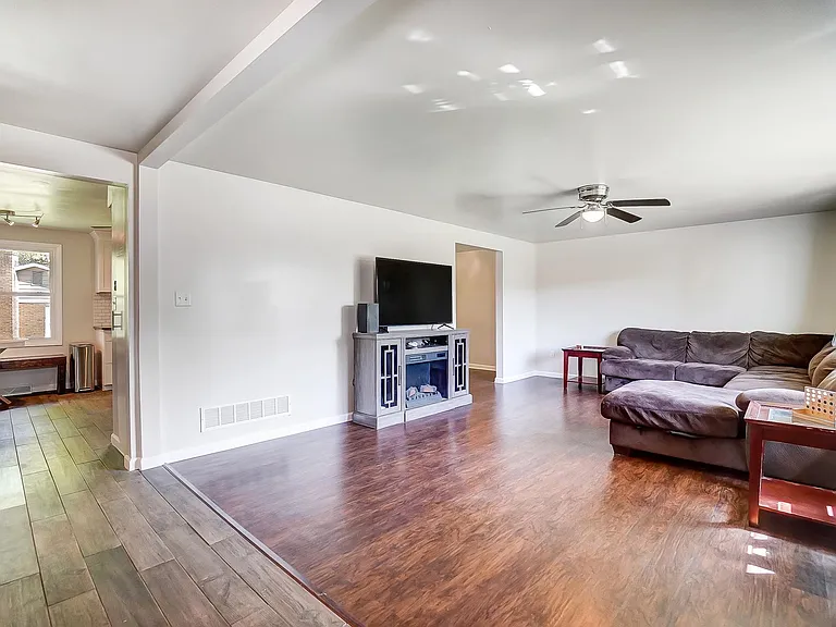 4216 Silver Oak St — Photo 20