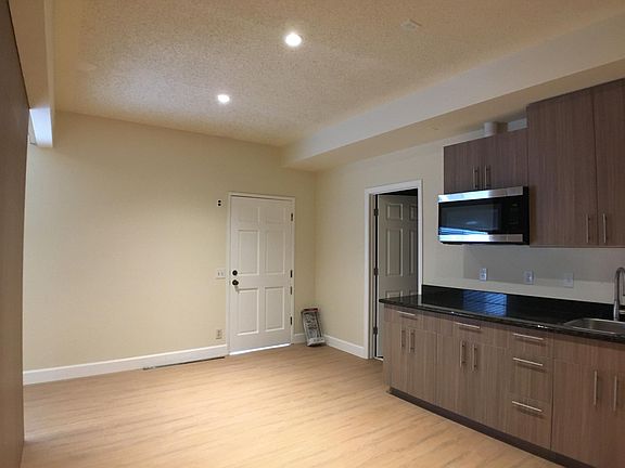 5th image of 10024 138th Ave NE #B